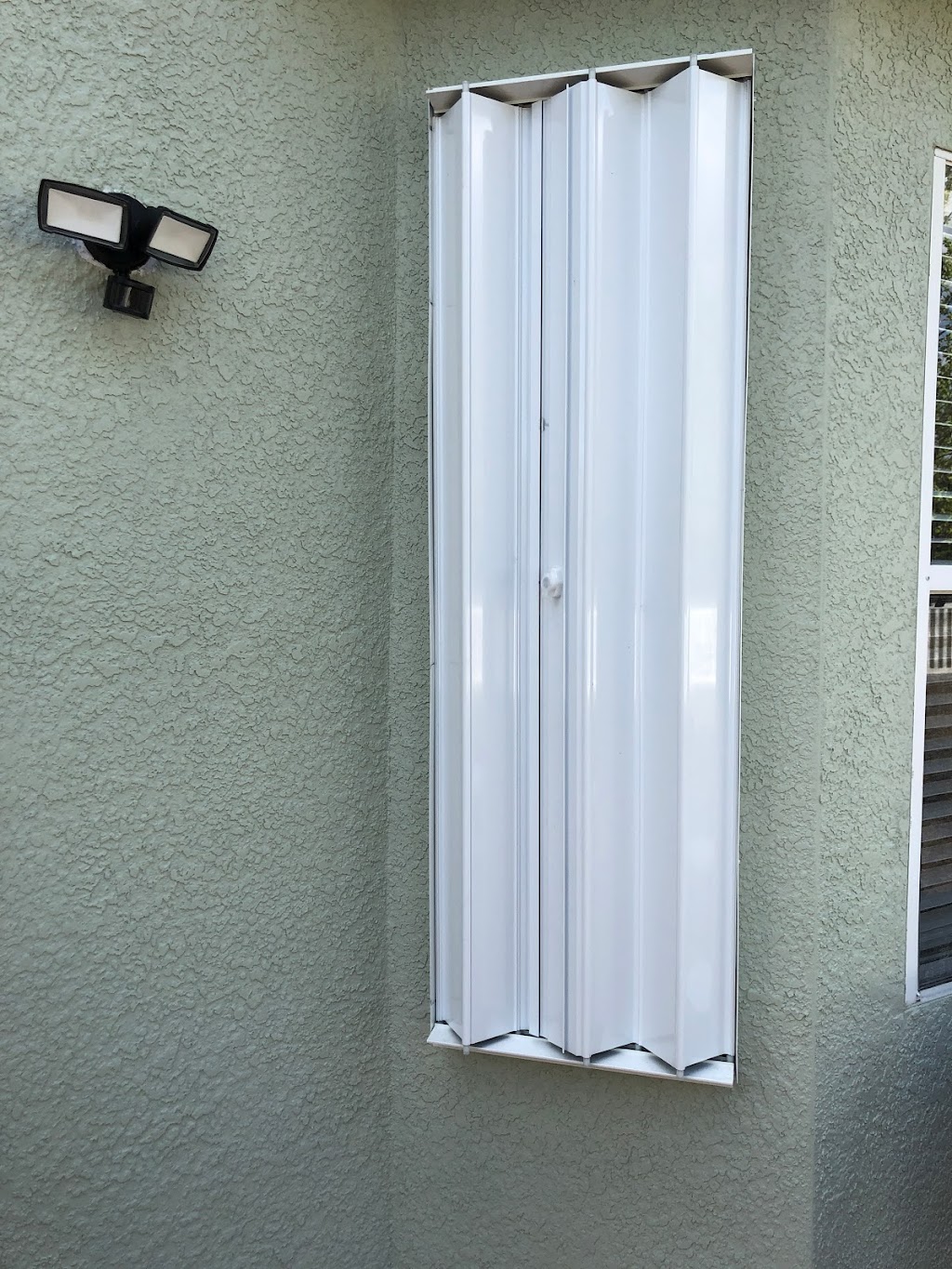 United Hurricane Shutters | 18554 Kentisbury Ct, Land O Lakes, FL 34638, USA | Phone: (954) 889-4450