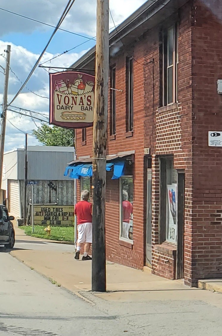 Vonas Dairy Bar | 302 E Crawford Ave, Connellsville, PA 15425, USA | Phone: (724) 628-6940