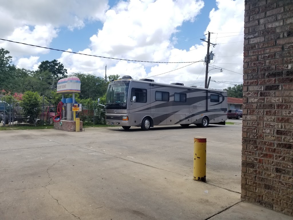 Joes Delicate Touch Carwash | 247 Canal St, Luling, LA 70070, USA | Phone: (504) 432-2696