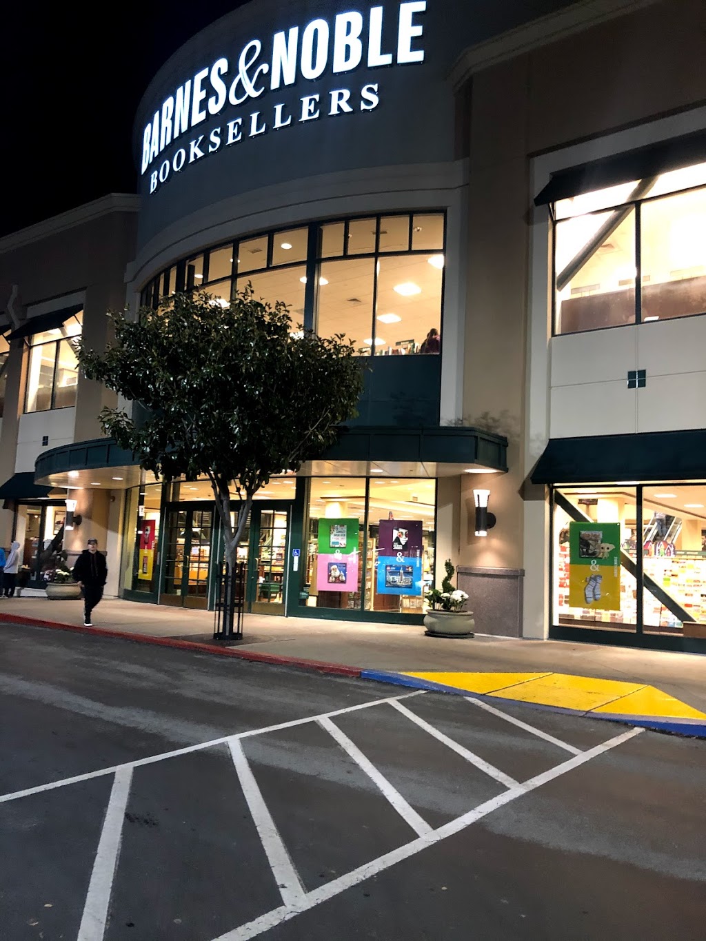 Barnes & Noble | Hillsdale Shopping Center, 11 W Hillsdale Blvd, San Mateo, CA 94403, USA | Phone: (650) 341-5560