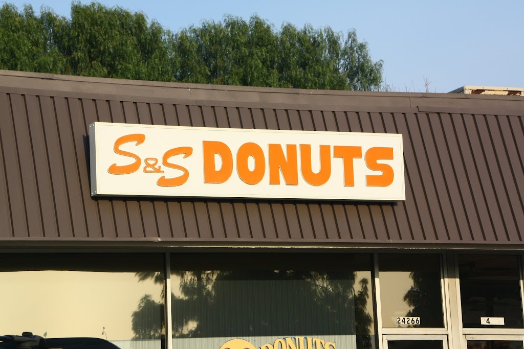 S & S Donut & Bake Shop | 24266 Lyons Ave, Santa Clarita, CA 91321, USA | Phone: (661) 255-8007