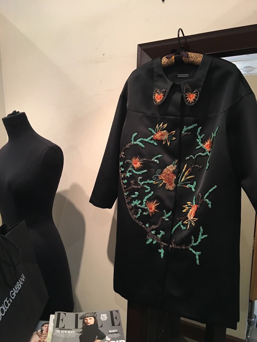 Silhouettes & Profiles | 160 West 71st Street #2JK, (71st, between Columbus and, Broadway, New York, NY 10023, USA | Phone: (212) 877-3372