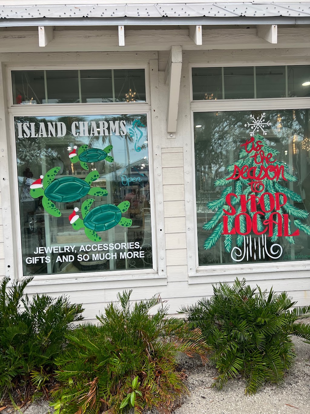 Island Charms | 218C Pine Ave, Anna Maria, FL 34216, USA | Phone: (941) 242-0253