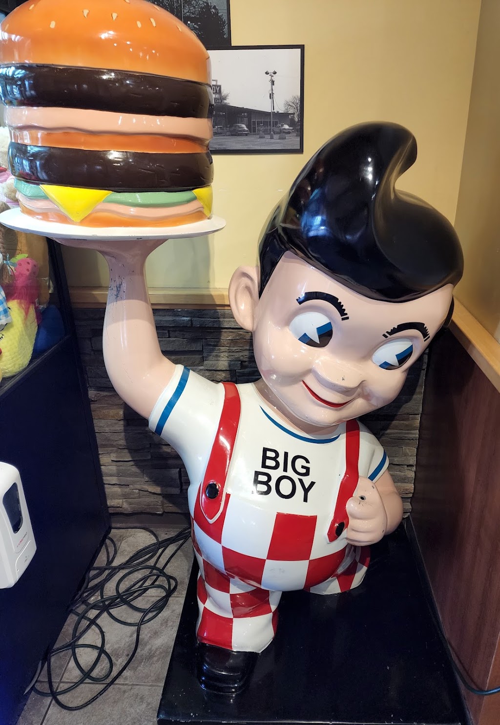 Big Boy | 37123 Six Mile Rd, Livonia, MI 48152, USA | Phone: (734) 464-6670