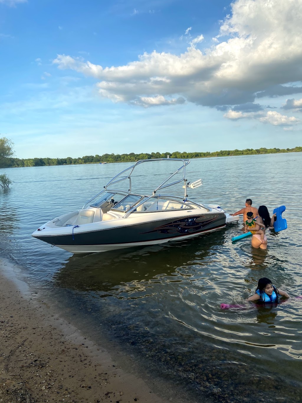 DFW Boat Rentals and Charters - Lake Lewisville | 3000 N Stemmons Fwy, Lewisville, TX 75077, USA | Phone: (469) 596-1332