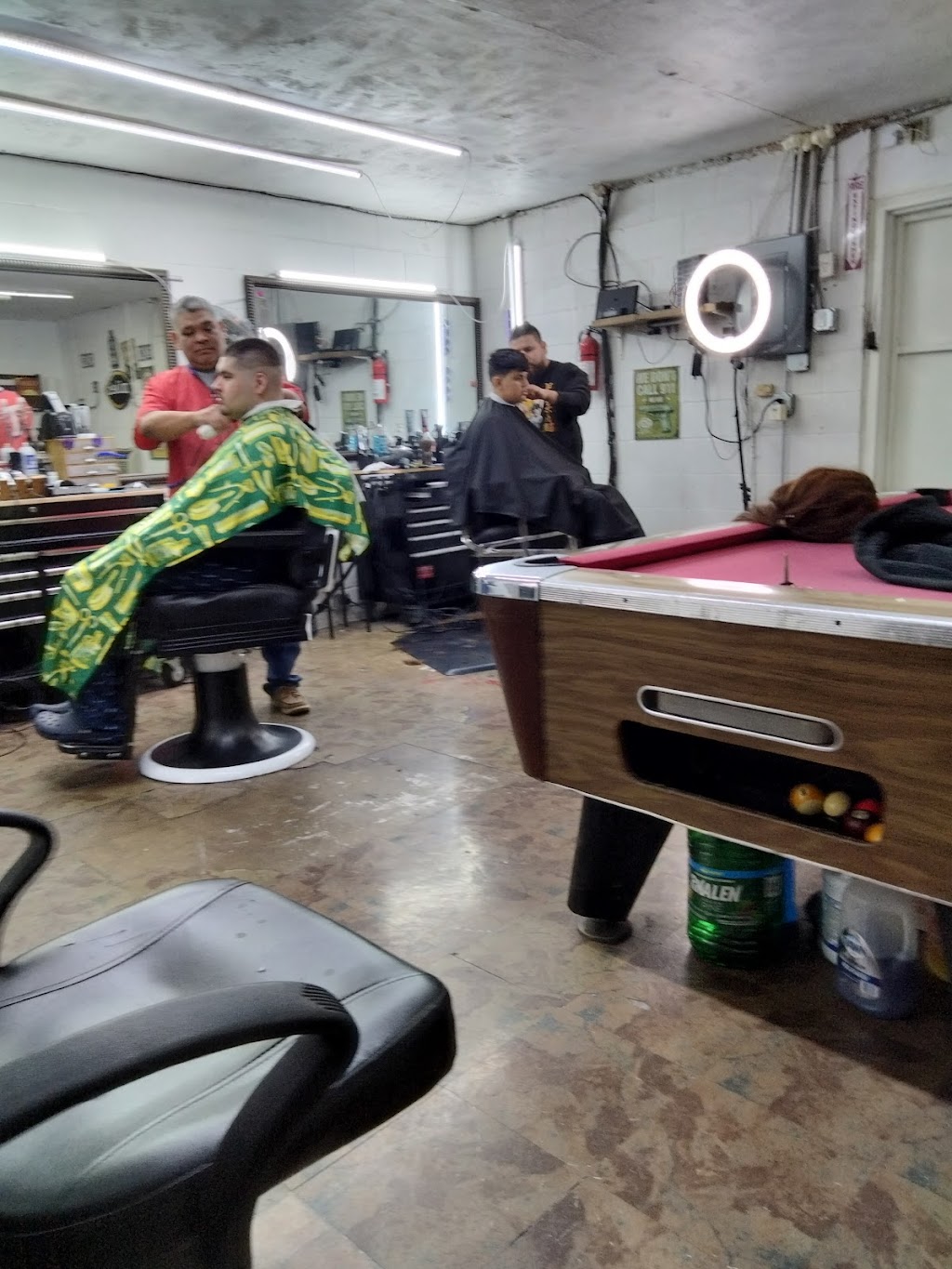 Scissor Hands Barbershop | 2420 W Clarendon Dr, Dallas, TX 75211, USA | Phone: (469) 583-3815