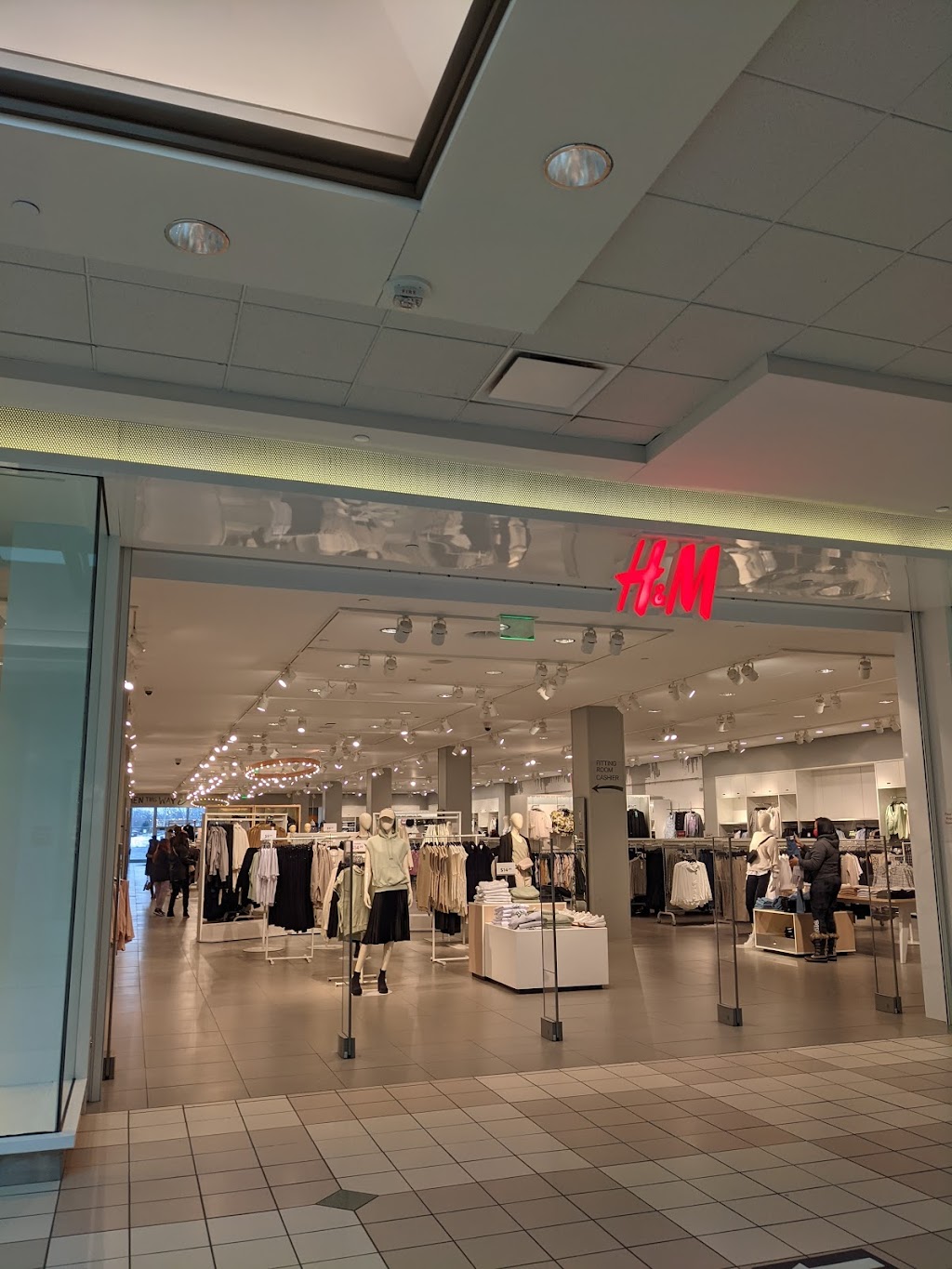 H&M | 730 Alberta Dr, Amherst, NY 14226, USA | Phone: (855) 466-7467