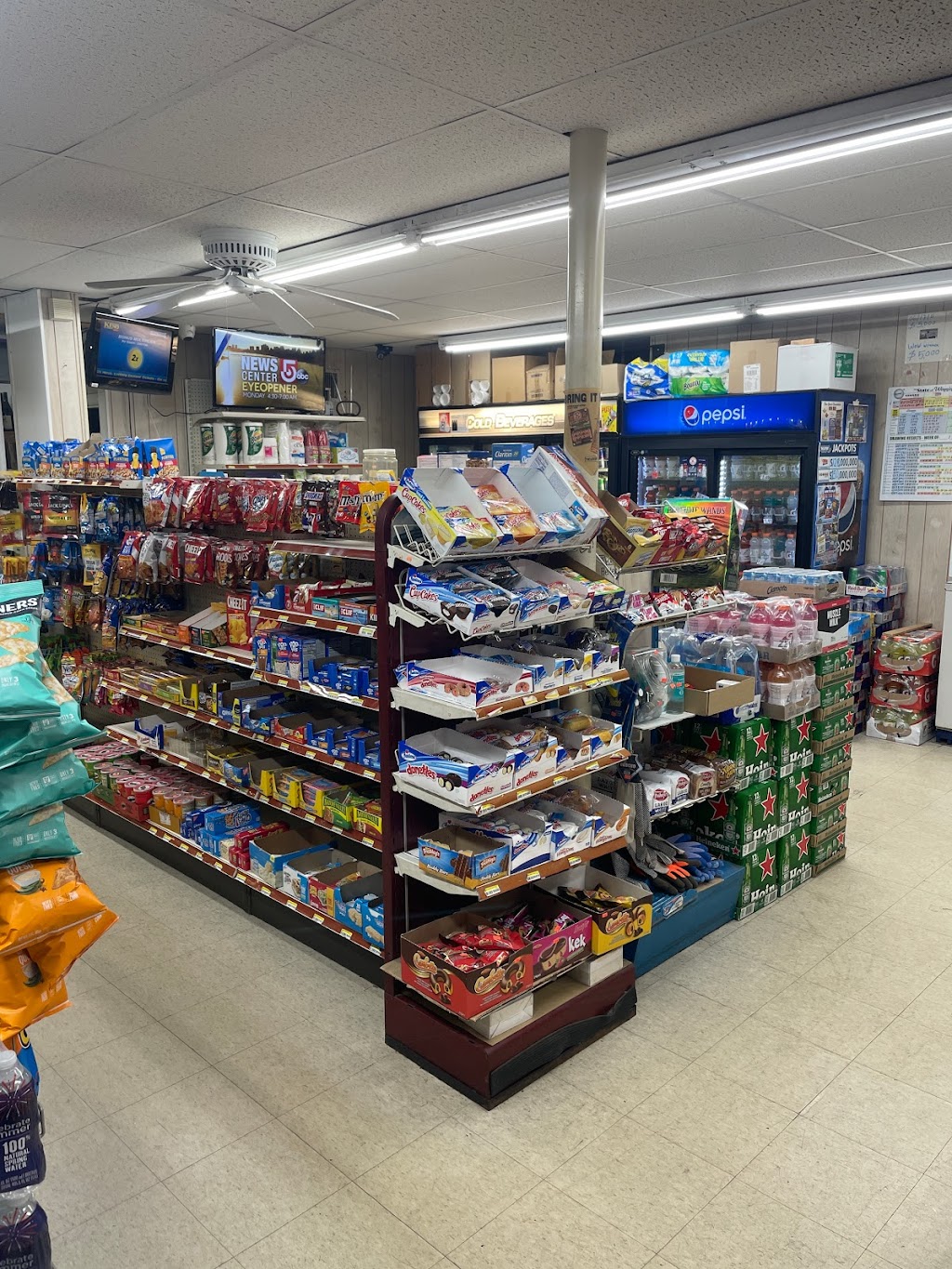 Corner Mini Mart | 3 Border St, Newton, MA 02465, USA | Phone: (617) 965-3881