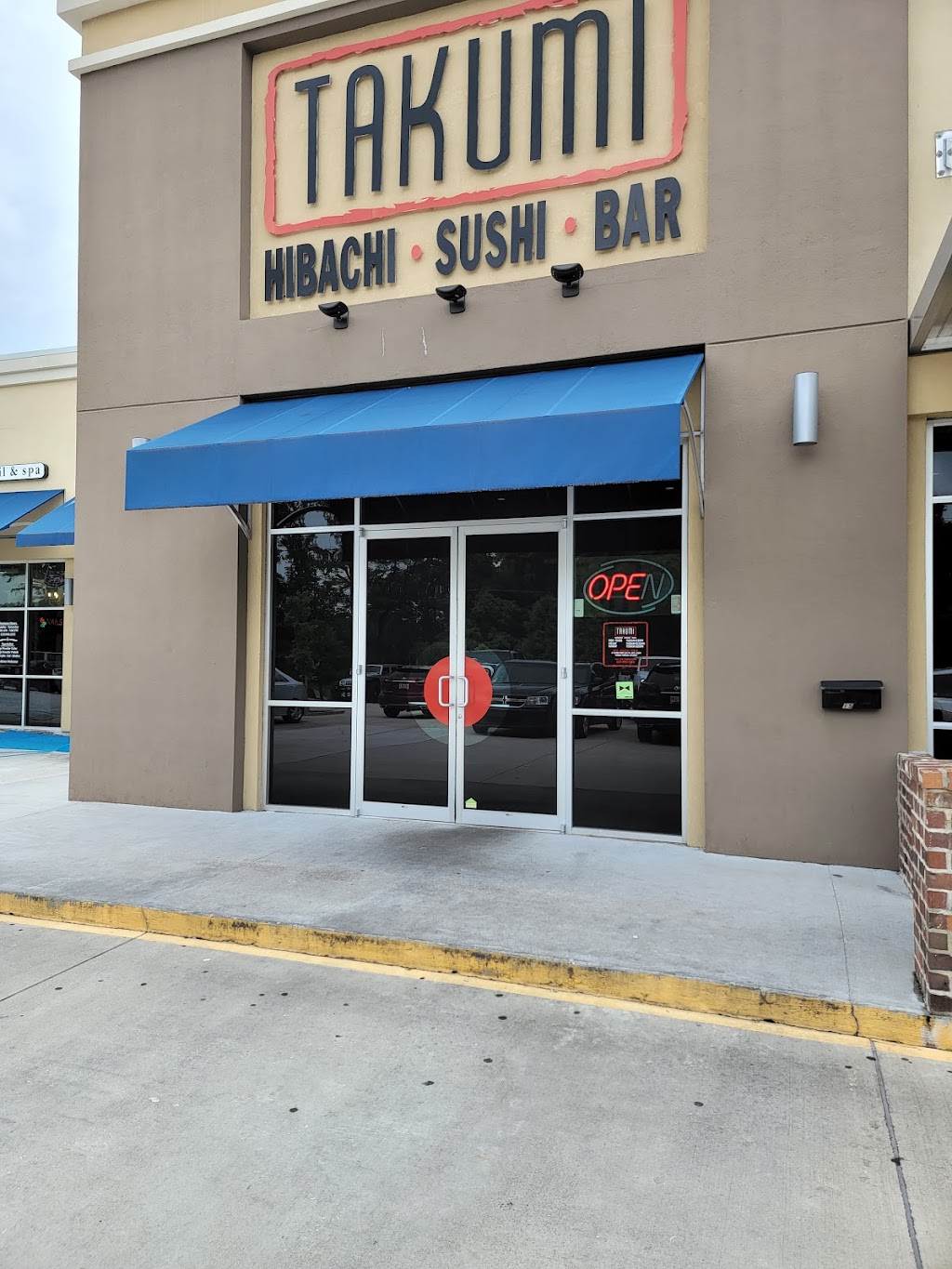 Takumi Hibachi Sushi and Bar | 151 Bass Pro Blvd Suite C, Denham Springs, LA 70726 | Phone: (225) 998-1234