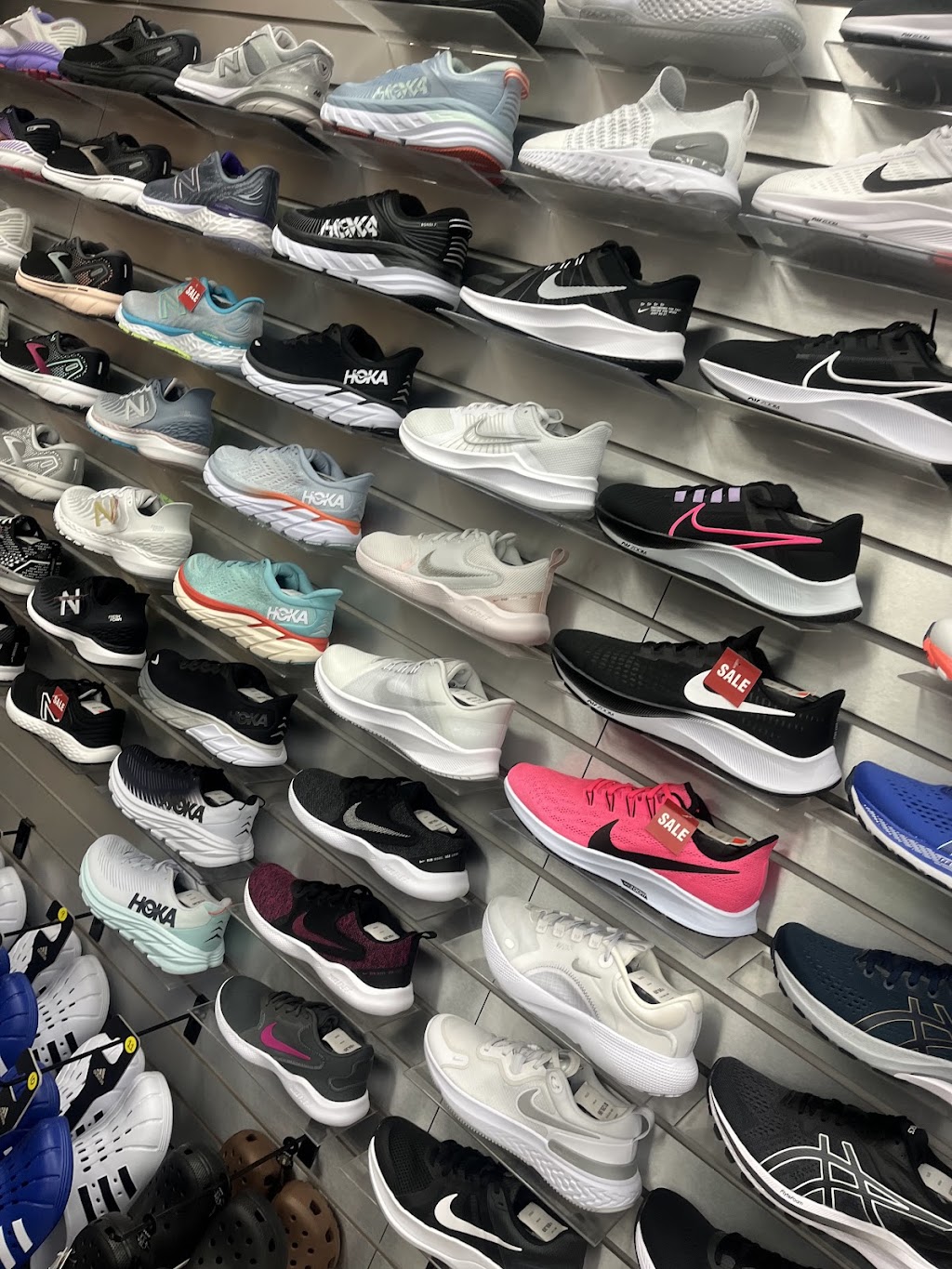 Incredible Feets of Bellmore | 2975 Merrick Rd, Bellmore, NY 11710, USA | Phone: (516) 826-3338