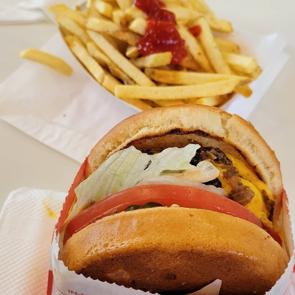 In-N-Out Burger | 1859 S Signal Butte Rd, Mesa, AZ 85209, USA | Phone: (800) 786-1000