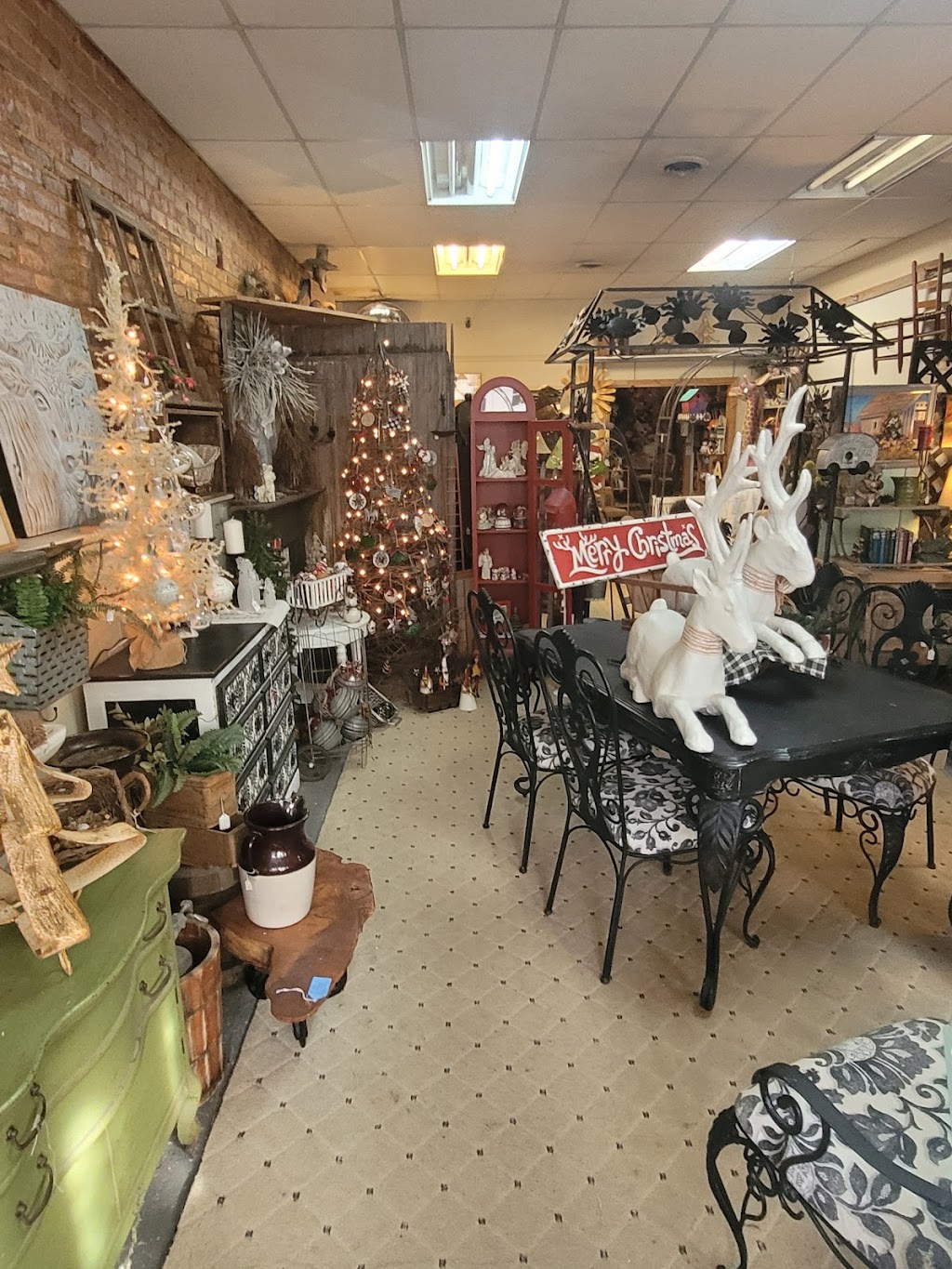 Foxxhollow Antiques | 7 Main St, Senoia, GA 30276, USA | Phone: (770) 599-0606