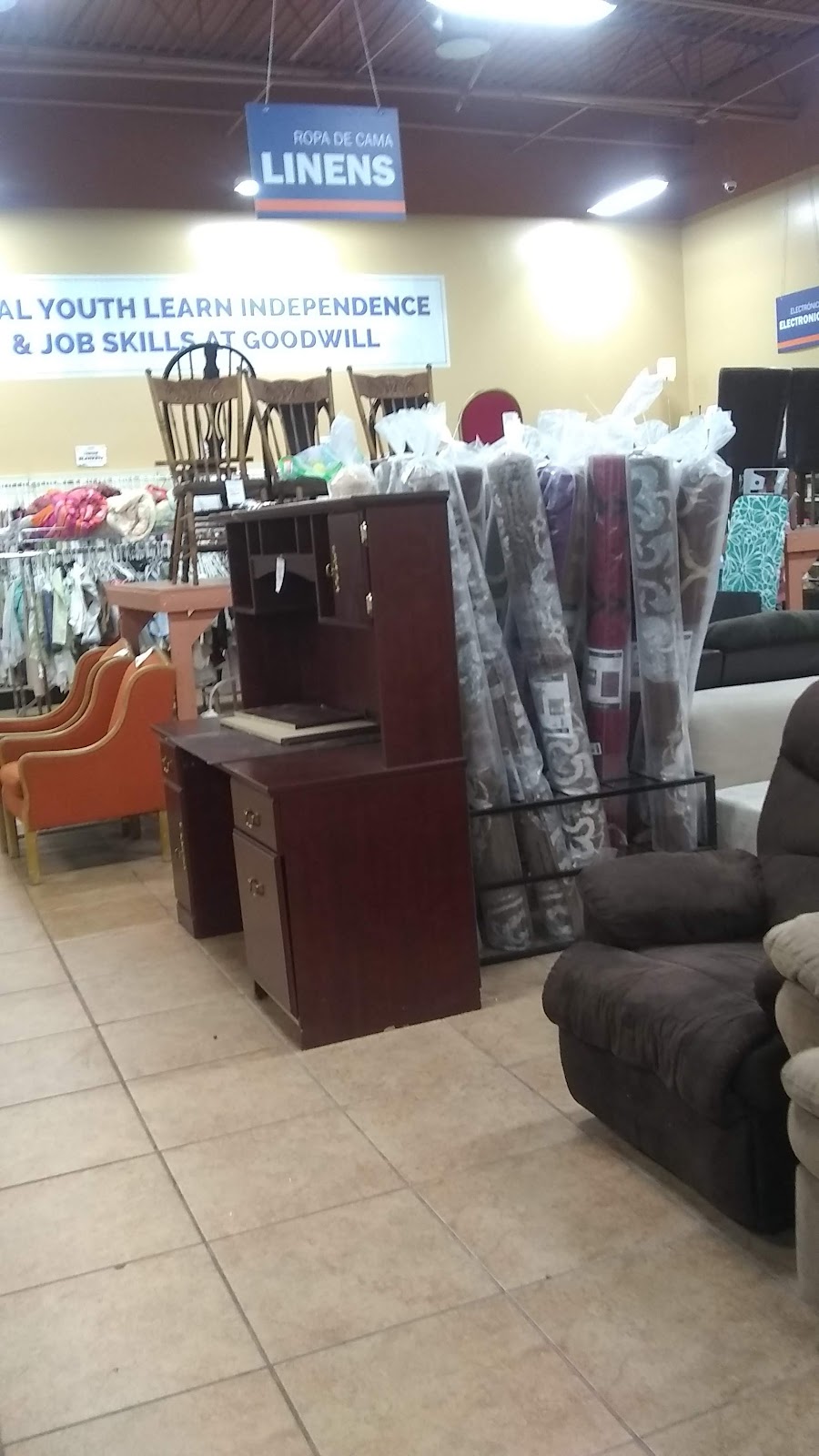 Goodwill Retail Store and Donation Center | 330 E Silverado Ranch Blvd, Las Vegas, NV 89183, USA | Phone: (702) 214-2055