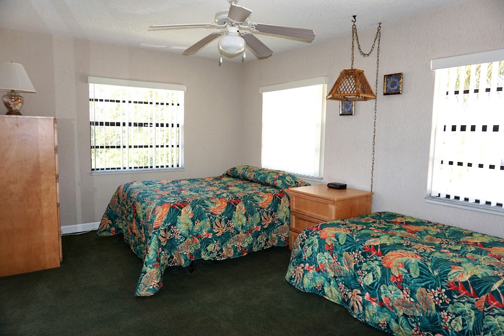 Treasure Shores Beach Club | 10360 Gulf Blvd, Treasure Island, FL 33706 | Phone: (727) 367-5989