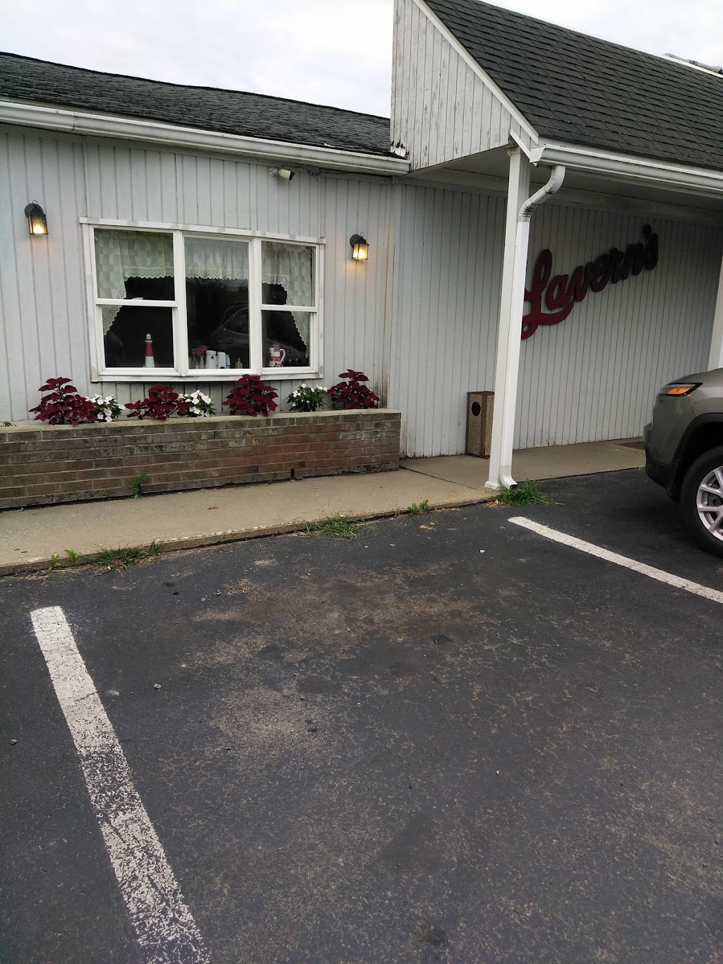 Lavernes Restaurant | 934 Jefferson Rd, Waynesburg, PA 15370, USA | Phone: (724) 883-2643