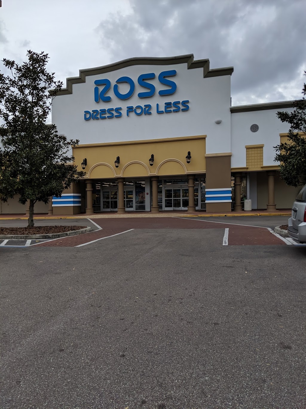 Ross Dress for Less | 1901 E State Rd. 60, Valrico, FL 33594, USA | Phone: (813) 684-1548