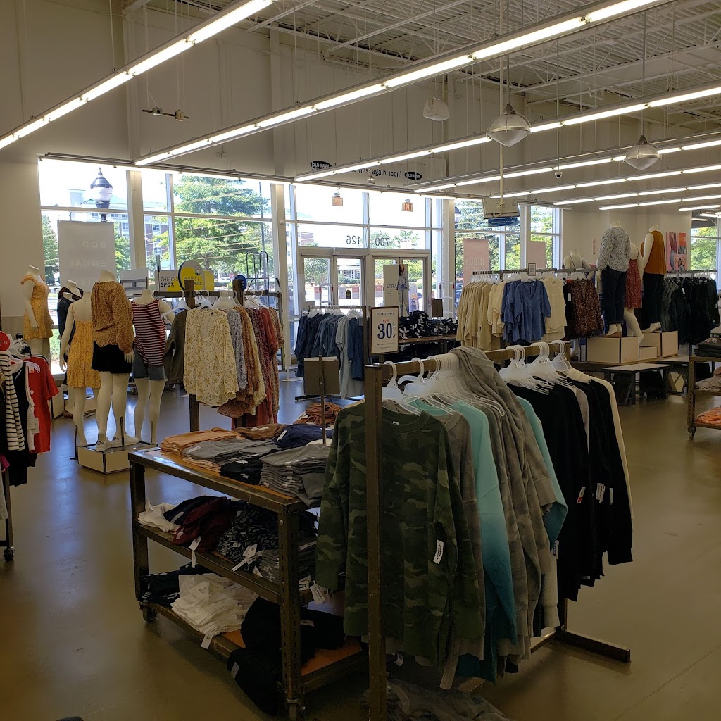 Old Navy | 7001 Fayetteville Rd Suite 126, Durham, NC 27713 | Phone: (919) 323-8669