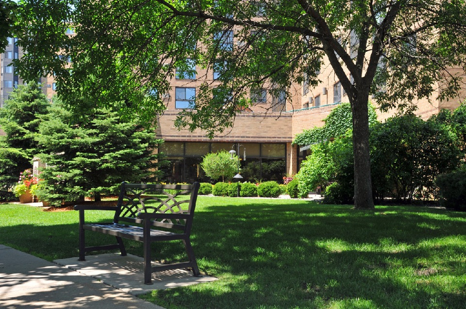 The Wellington Senior Living | 2235 Rockwood Ave, St Paul, MN 55116, USA | Phone: (651) 699-2664