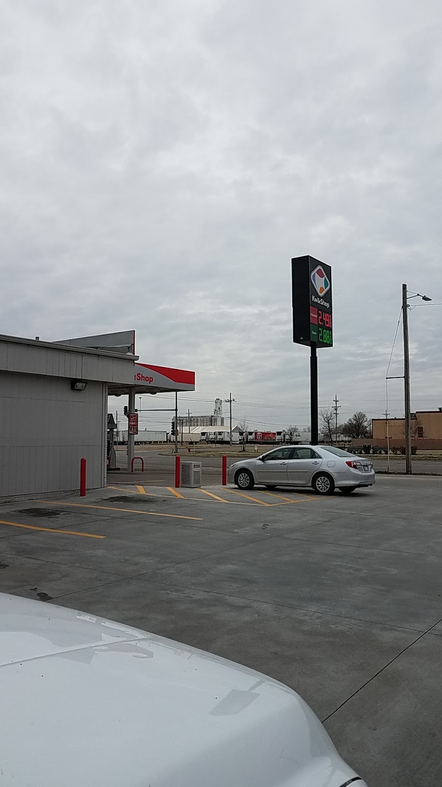 Kwik Shop | 8 N Main St, South Hutchinson, KS 67505, USA | Phone: (620) 663-1014