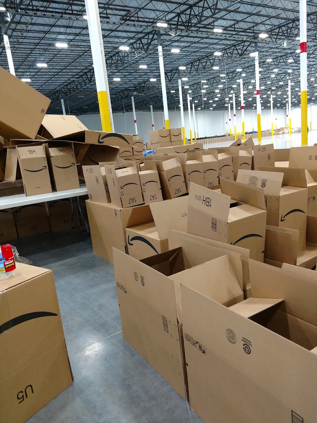 Amazon Fulfillment Center (DET2) | 50500 Mound Rd, Shelby Township, MI 48317, USA | Phone: (855) 898-0093