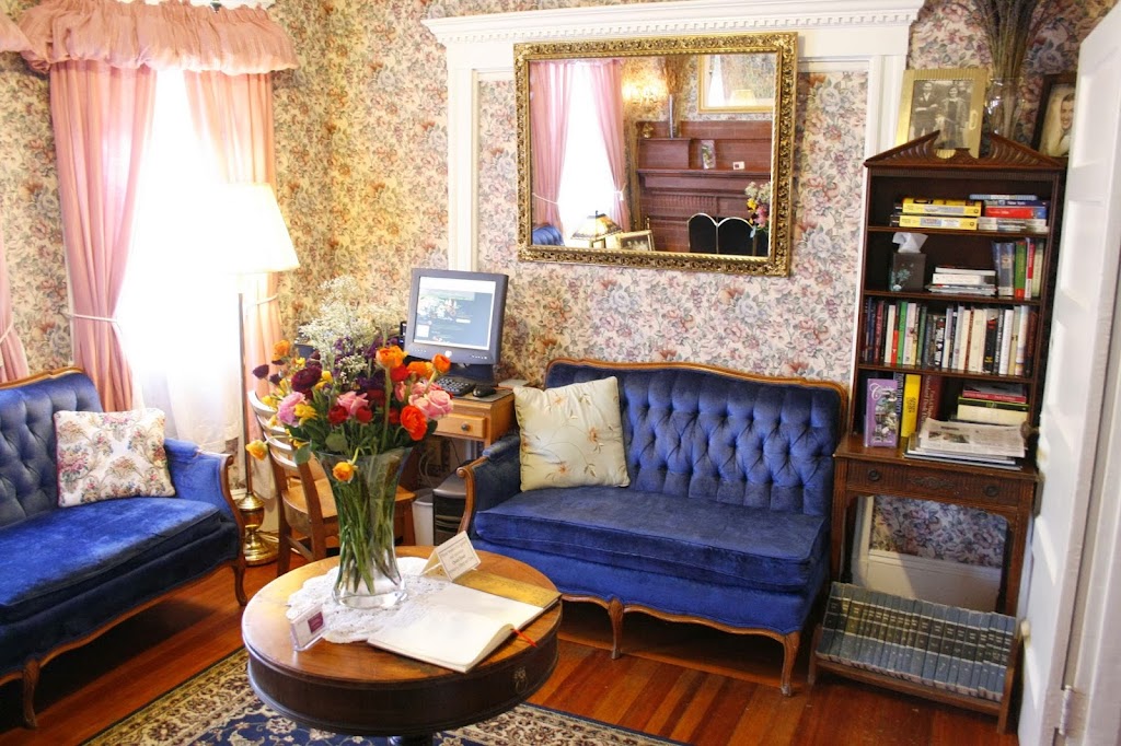 Coolidge Corner Guest House | 17 Littell Rd, Brookline, MA 02446, USA | Phone: (617) 734-4041