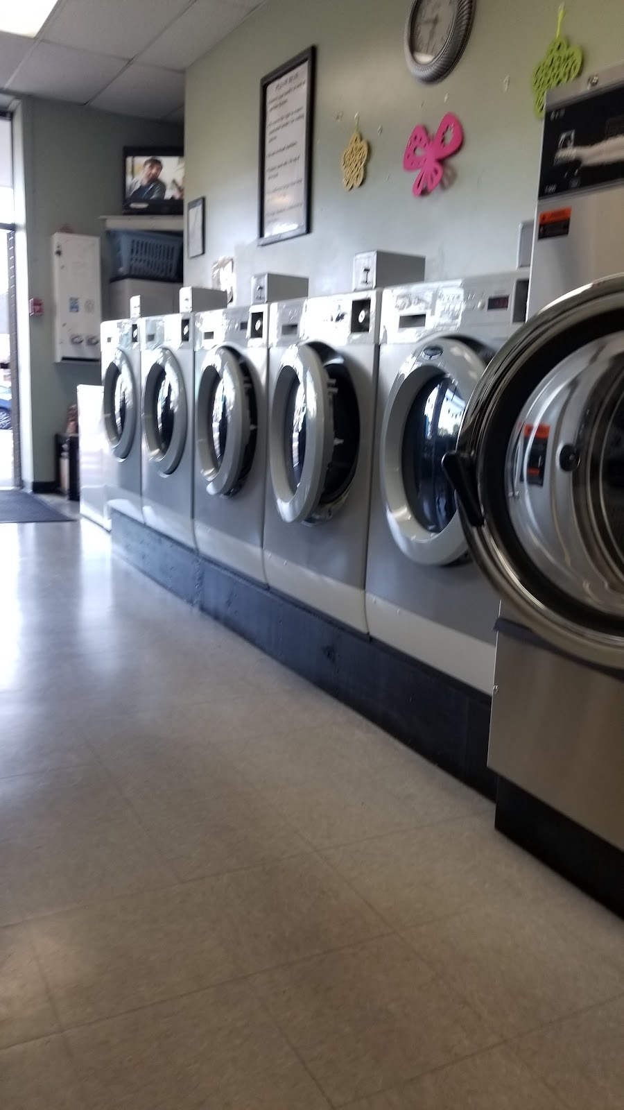 Walpole Launderette | 893 Main St, Walpole, MA 02081, USA | Phone: (508) 668-5300