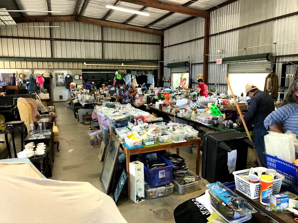 Luckey Storage & Flea Market | 17992 Interstate 35 Access Rd, Lytle, TX 78052, USA | Phone: (210) 504-5966