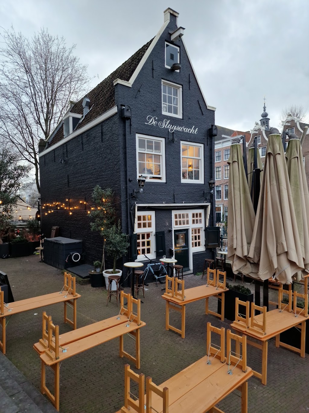 De Sluyswacht | Jodenbreestraat 1, 1011 NG Amsterdam, Netherlands | Phone: 020 625 7611