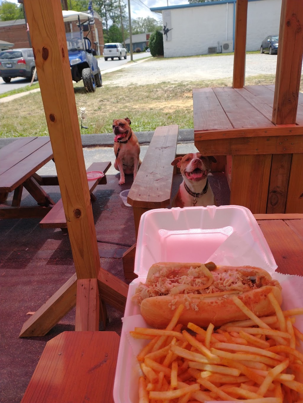 Two Chicks Sandwiches and Scoops | 102 S Main St, Belmont, NC 28012, USA | Phone: (704) 560-9711