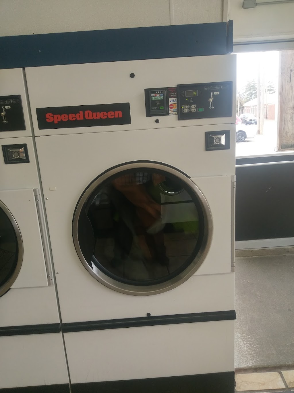 Best Wash Laundromat | 2426 E Broadway, Alton, IL 62002, USA | Phone: (866) 977-3077