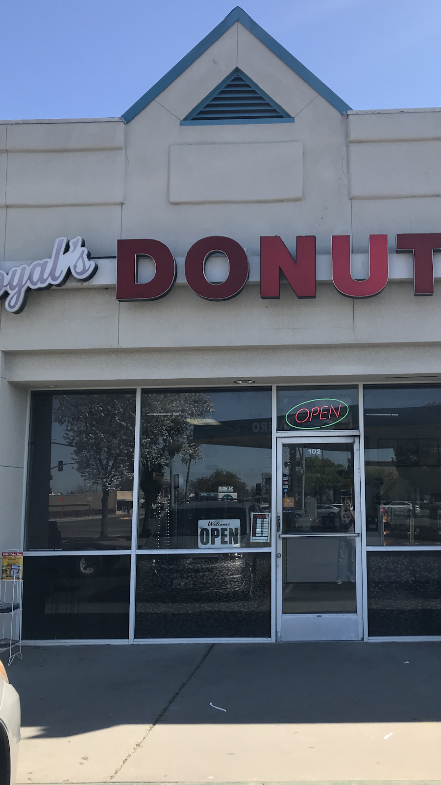 Royals Donuts | 1510 E Yosemite Ave, Madera, CA 93638, USA | Phone: (559) 674-4640