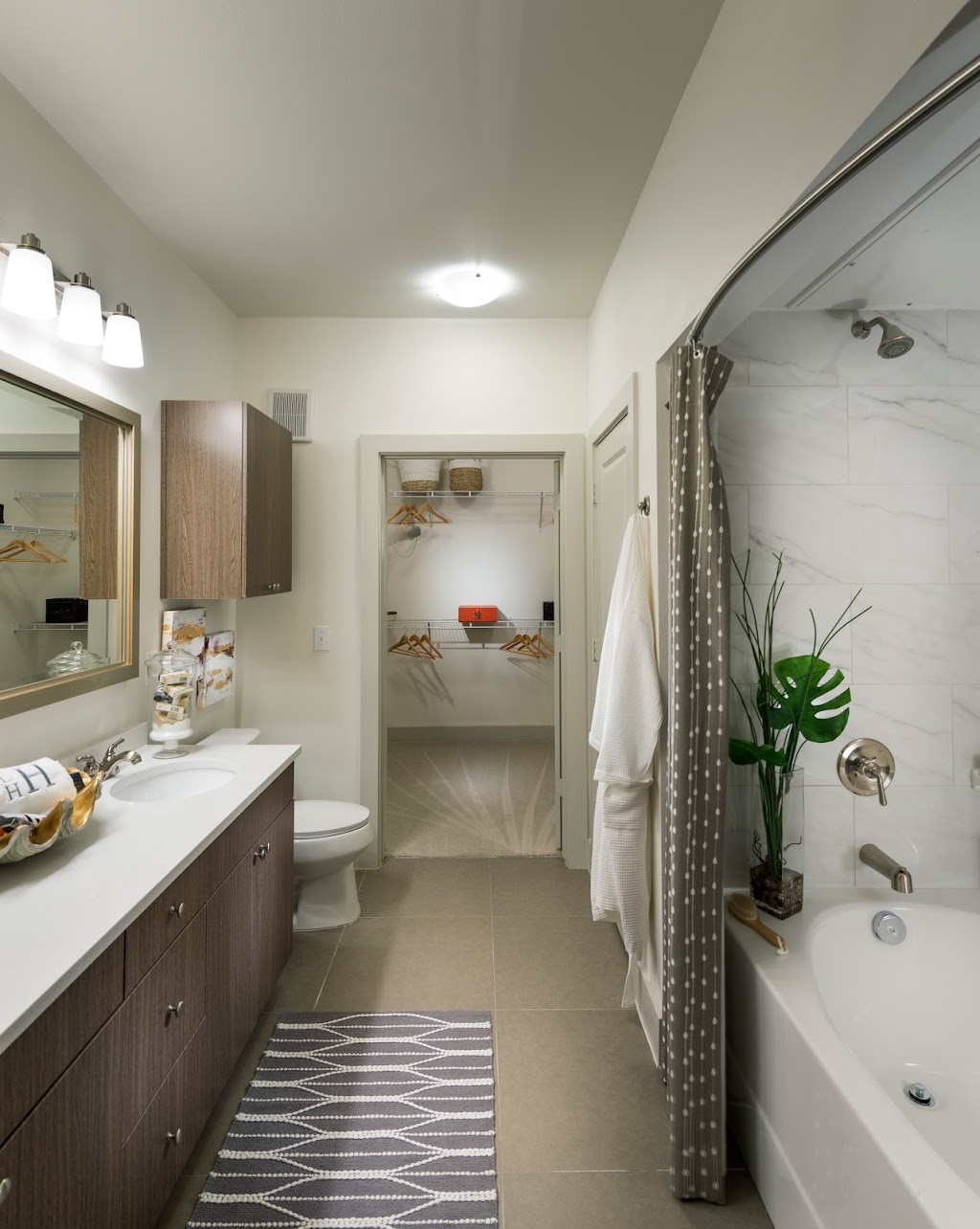 Windsor Lantana Hills | 6701 Rialto Blvd, Austin, TX 78735, USA | Phone: (833) 260-8339