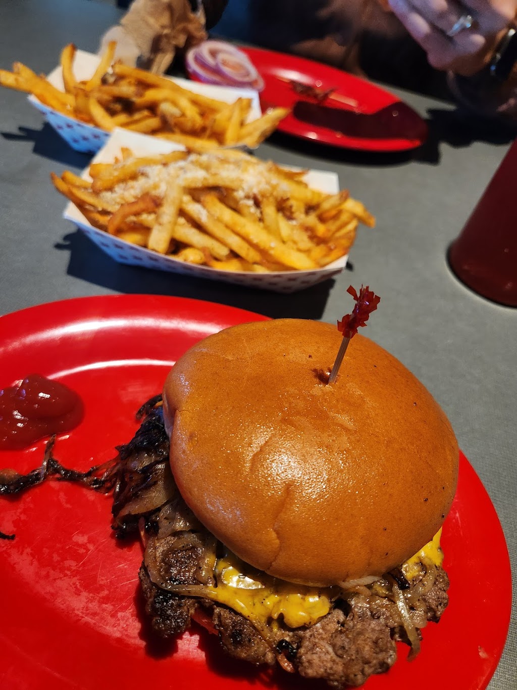 Smittys Garage Burgers and Beer | 1316 W Covell Rd, Edmond, OK 73003, USA | Phone: (405) 471-5738