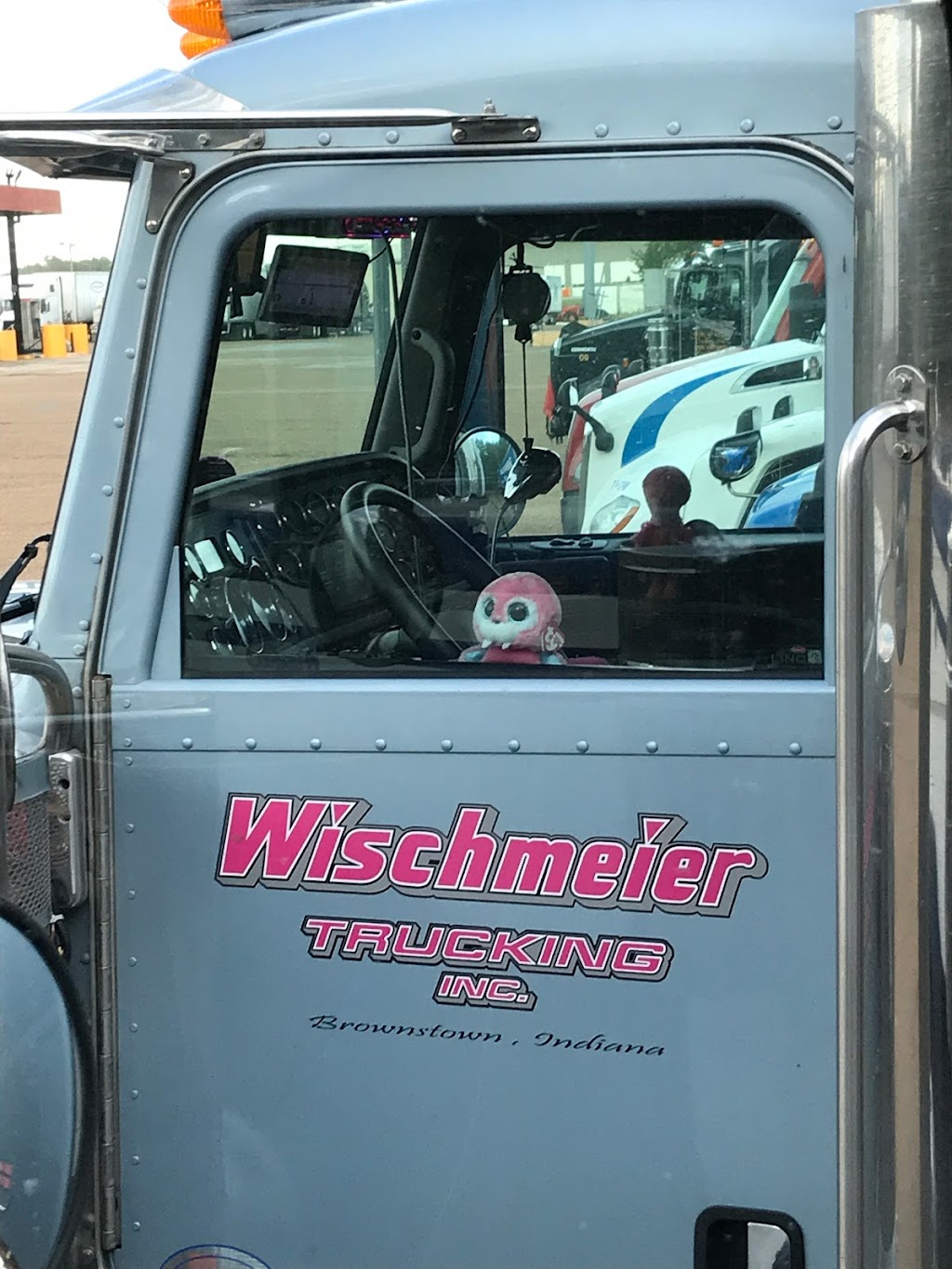 Wischmeier Trucking, Inc. | 5563 IN-39, Brownstown, IN 47220, USA | Phone: (812) 358-2140