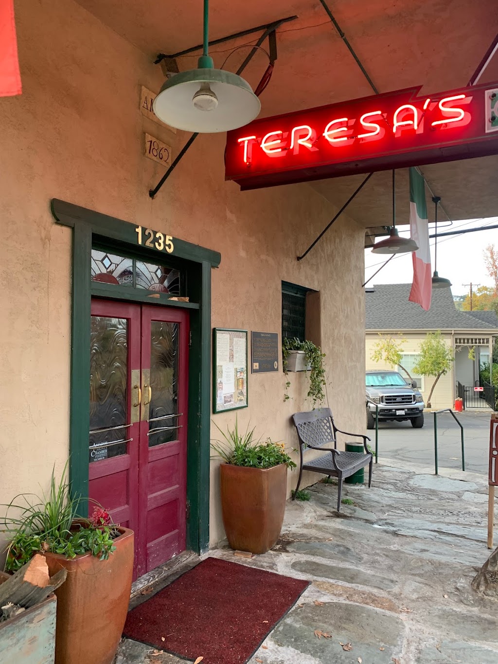 Teresas Place | 1235 Jackson Gate Rd, Jackson, CA 95642, USA | Phone: (209) 223-1786