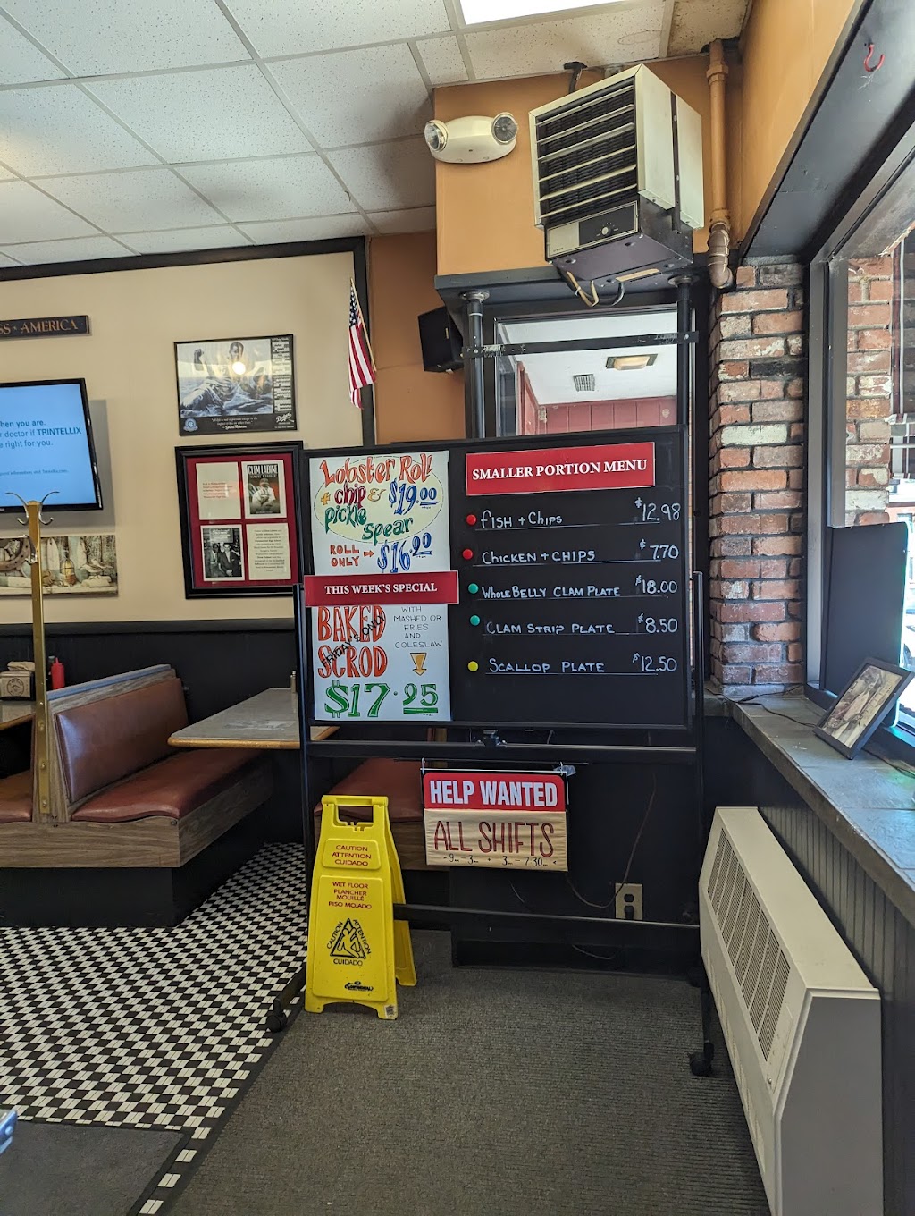 Ye Olde English Fish & Chips | 25 S Main St, Woonsocket, RI 02895, USA | Phone: (401) 762-3637