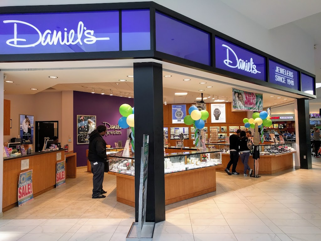 Daniels Jewelers | 2087 Newpark Mall Rd, Newark, CA 94560, USA | Phone: (510) 744-1312