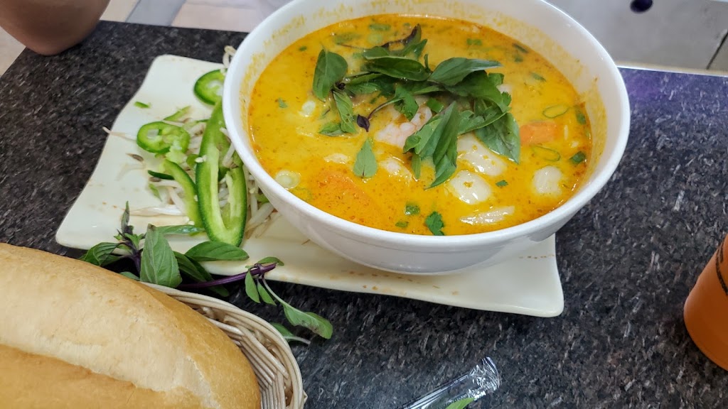 Pho Banh Mi Che Cali | 1000 S Harbor Blvd, Fullerton, CA 92832, USA | Phone: (714) 278-0579