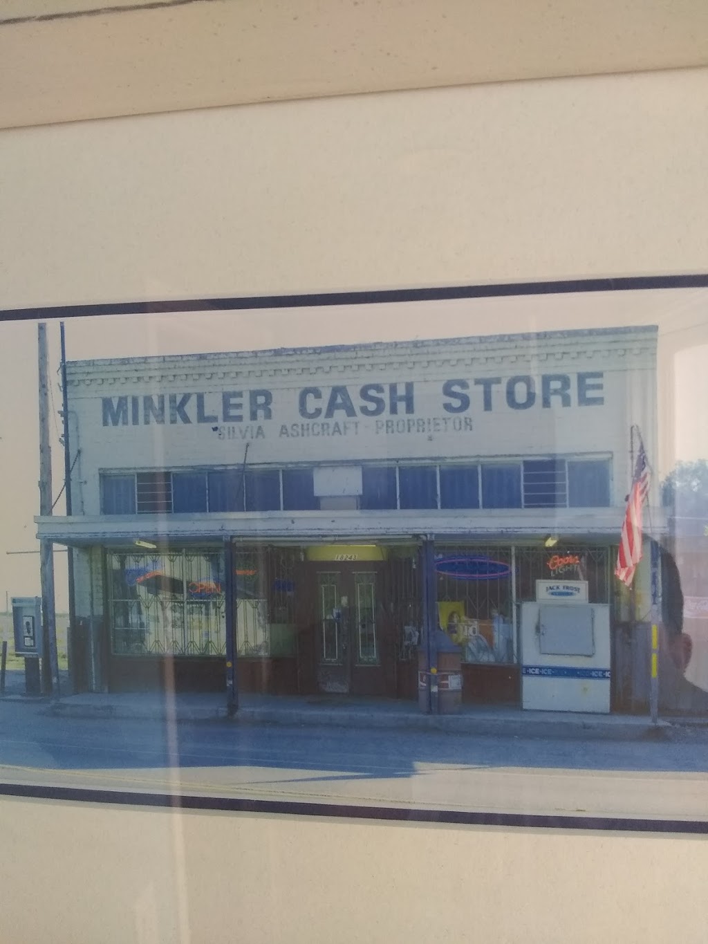 Minkler Cash Store | 18243 E Kings Canyon Rd, Sanger, CA 93657 | Phone: (559) 787-2456