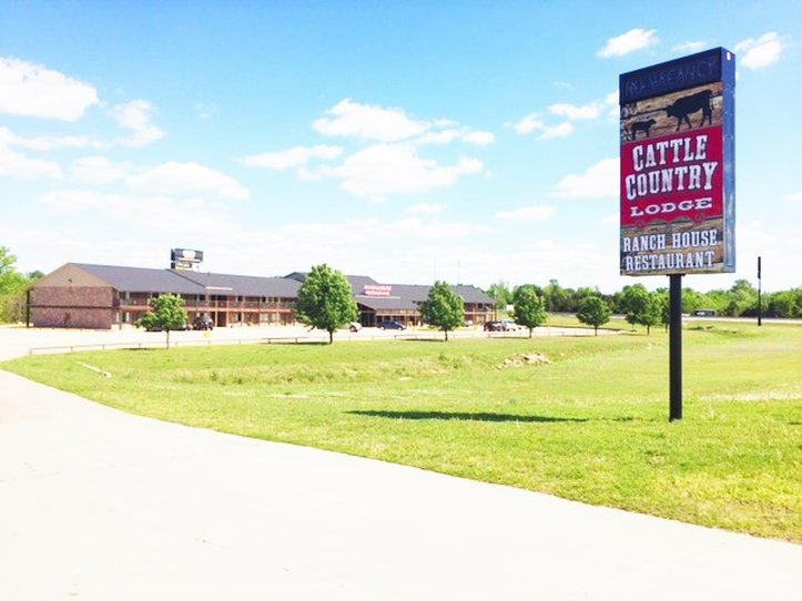 Cattle Country Lodge | 1200 N 8th Ave, Stroud, OK 74079, USA | Phone: (918) 968-9515