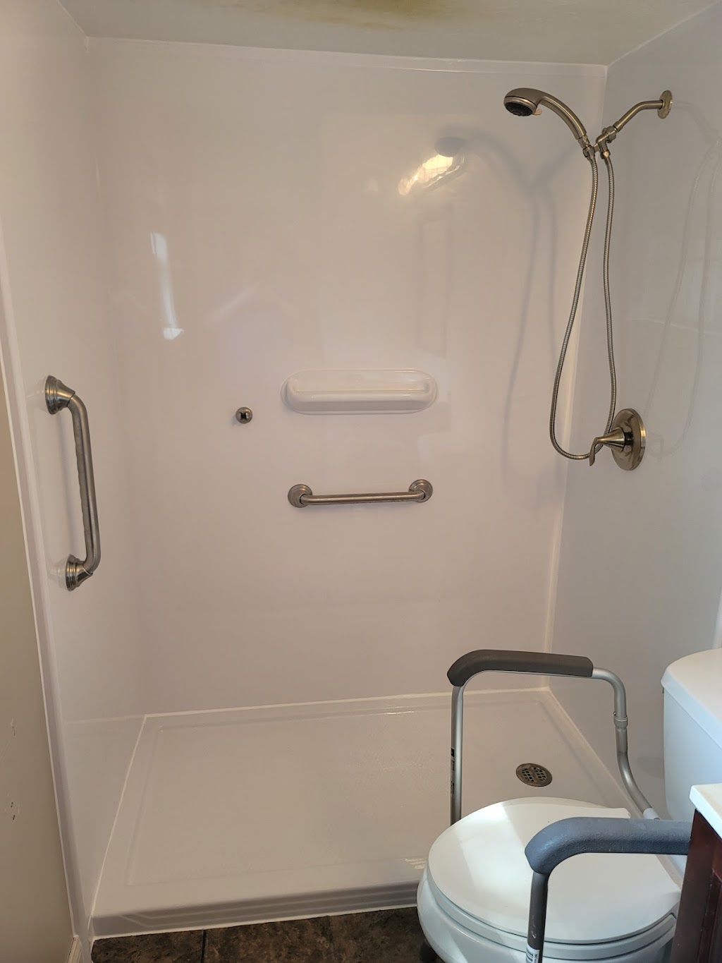 Bath Fitter | 2526 Commerce Blvd, Sharonville, OH 45241, USA | Phone: (513) 427-0386