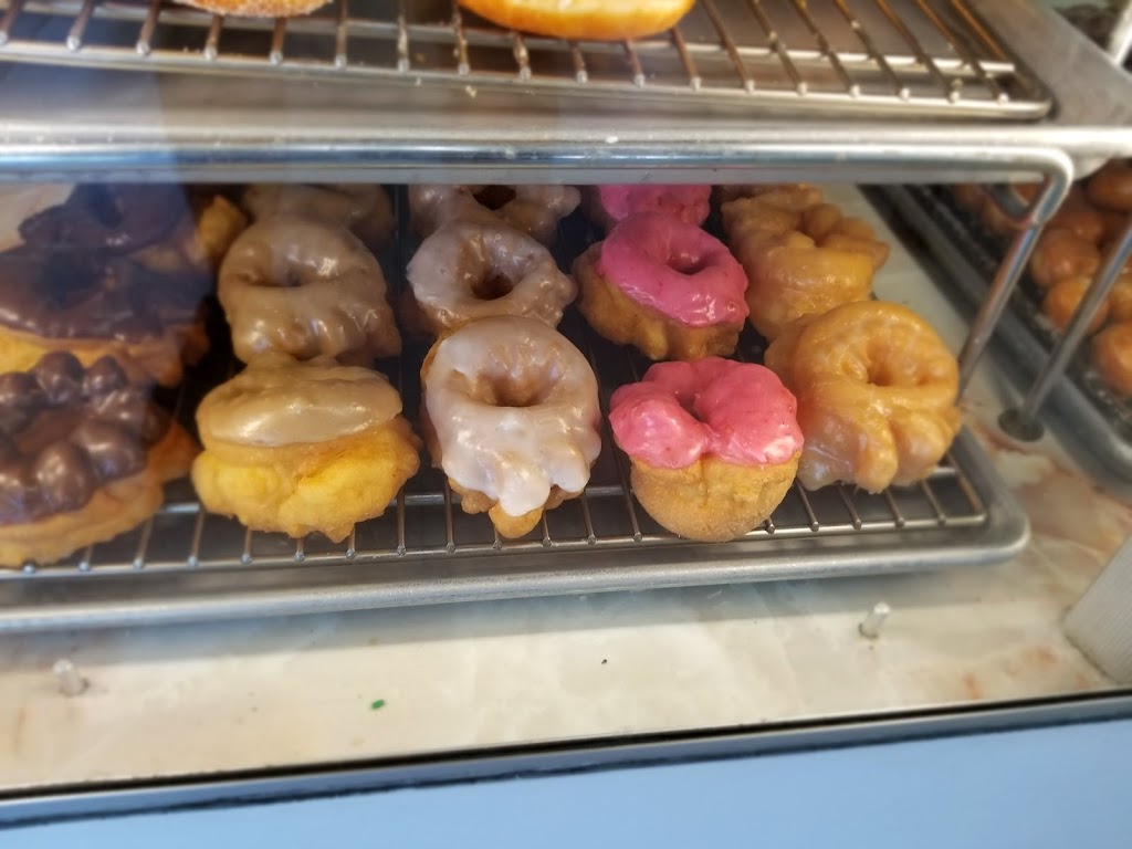 Royals Donuts | 1510 E Yosemite Ave, Madera, CA 93638, USA | Phone: (559) 674-4640