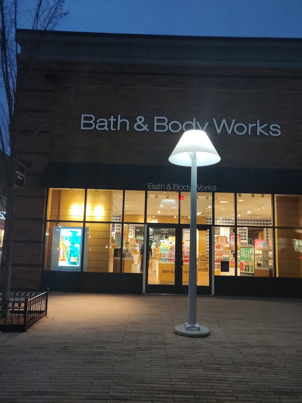 Bath & Body Works | 470 Gateway Dr, Brooklyn, NY 11239, USA | Phone: (718) 277-3508