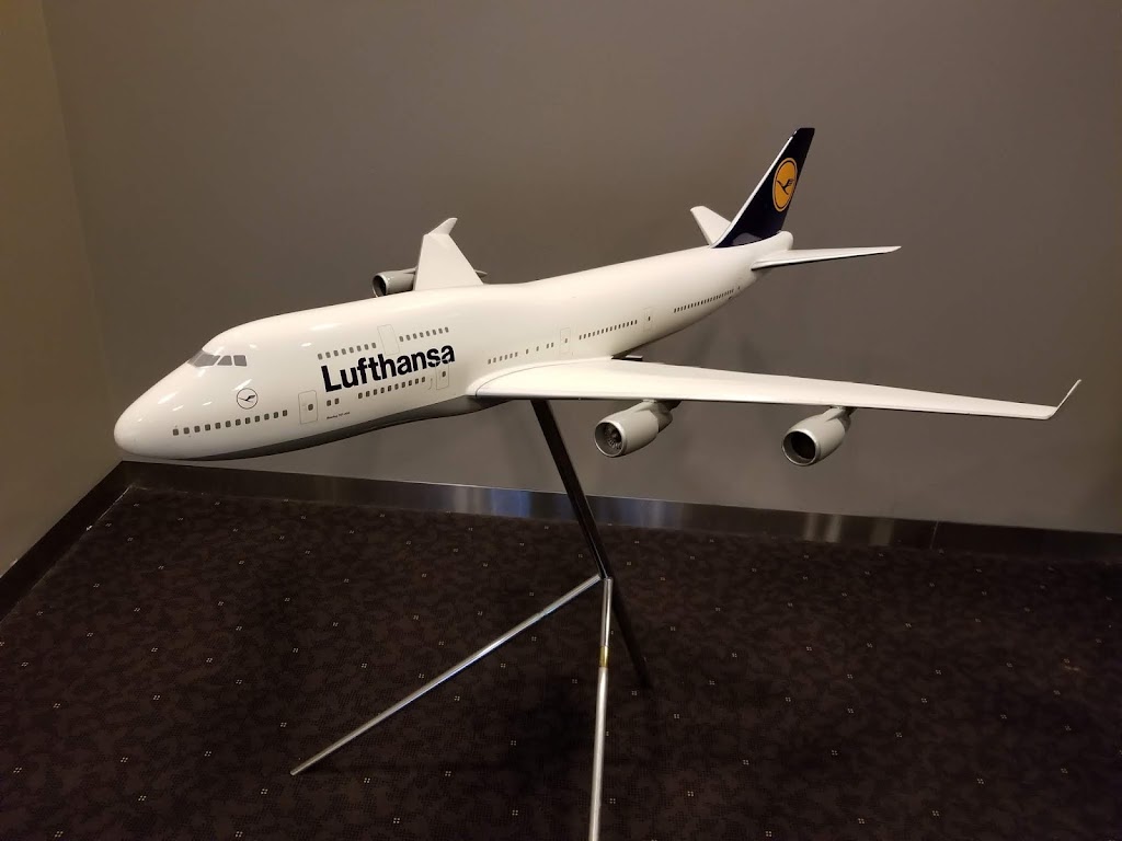 Lufthansa Senator / Business Lounge | North Terminal, Between Gates D6 and D8, W G Rogell Dr, Detroit, MI 48242, USA | Phone: (800) 645-3880