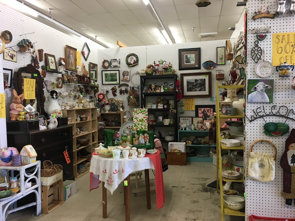 Countryside Collectibles Mall | 219 Chatham Sq, Siler City, NC 27344, USA | Phone: (919) 742-2013