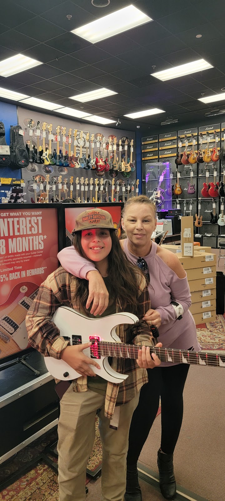 Guitar Center | 4254 S Mooney Blvd, Visalia, CA 93277, USA | Phone: (559) 713-0352