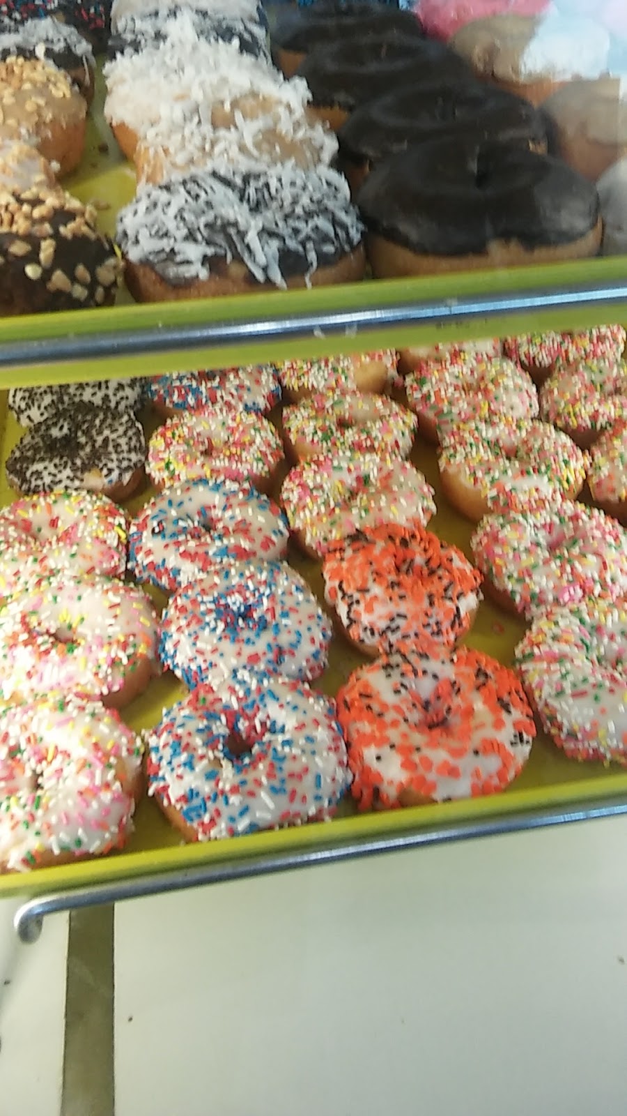 Donut Star | 811 W Valley Blvd, Colton, CA 92324, USA | Phone: (909) 422-1122