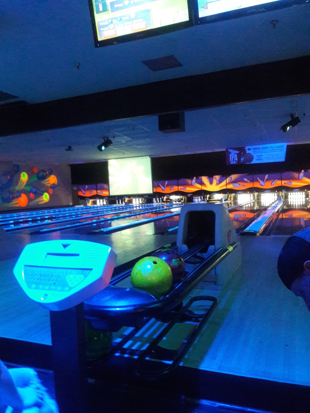 Bowlero Littleton | 2530 E County Line Rd, Littleton, CO 80126, USA | Phone: (303) 779-5599