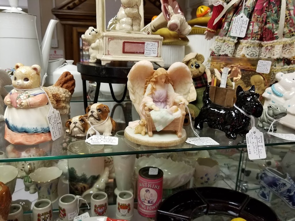 Emilines Antiques & Collectibles | 1415 10th St W, Palmetto, FL 34221, USA | Phone: (941) 729-5282