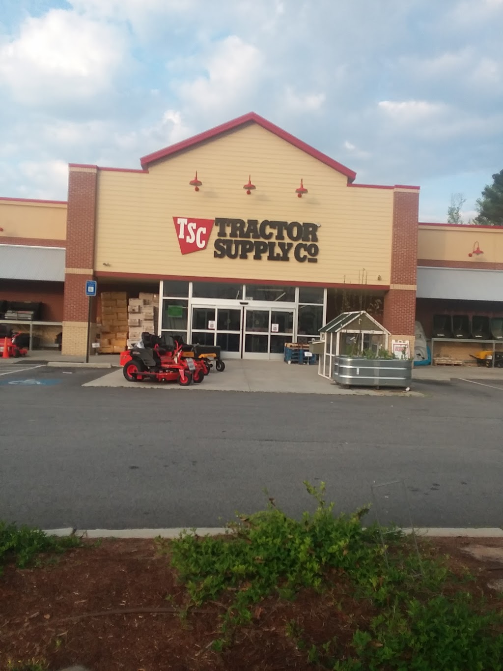 Tractor Supply Co. | 2661 Fairburn Rd, Douglasville, GA 30135 | Phone: (770) 577-6280